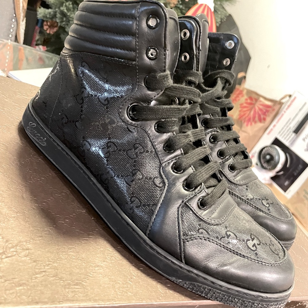 Authentic Gucci men’s monogram sneakers black size 8.5